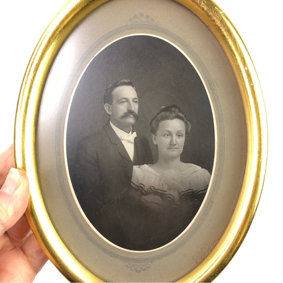 Antique Vintage Gold gilded Oval Picture Frame with Couple Portrait 7.5" x 5.5" - Picture 2 of 7